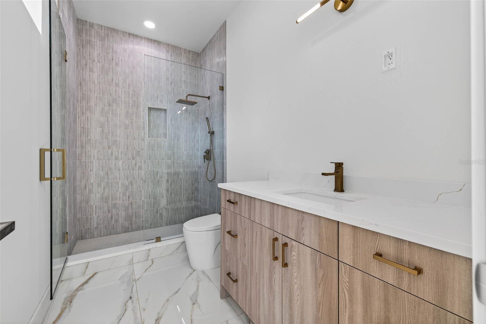 SOUTH SHADOW LAWN - Residential