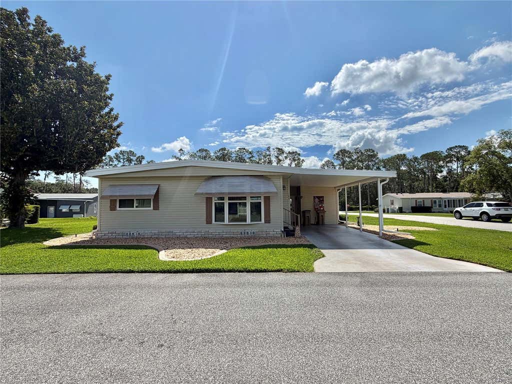 Photo of 146 Hibiscus Way, Leesburg, FL 34748 (MLS # G5114182)