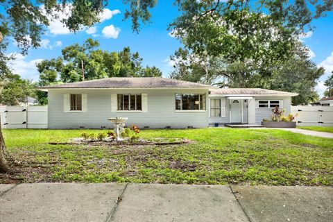 A home in LAKELAND