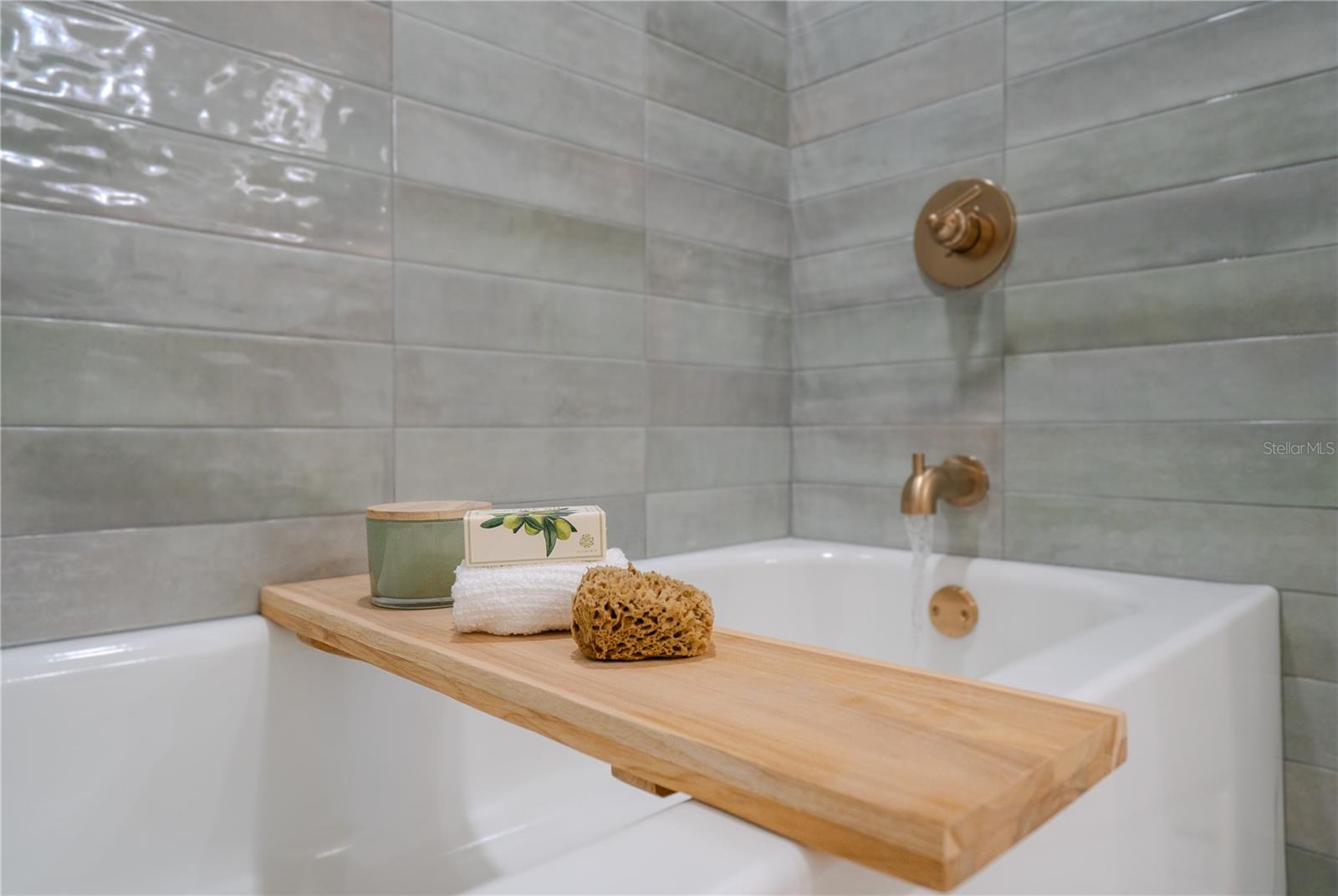 HARBOR VIEW VILLAS 1ST ADD - Residential