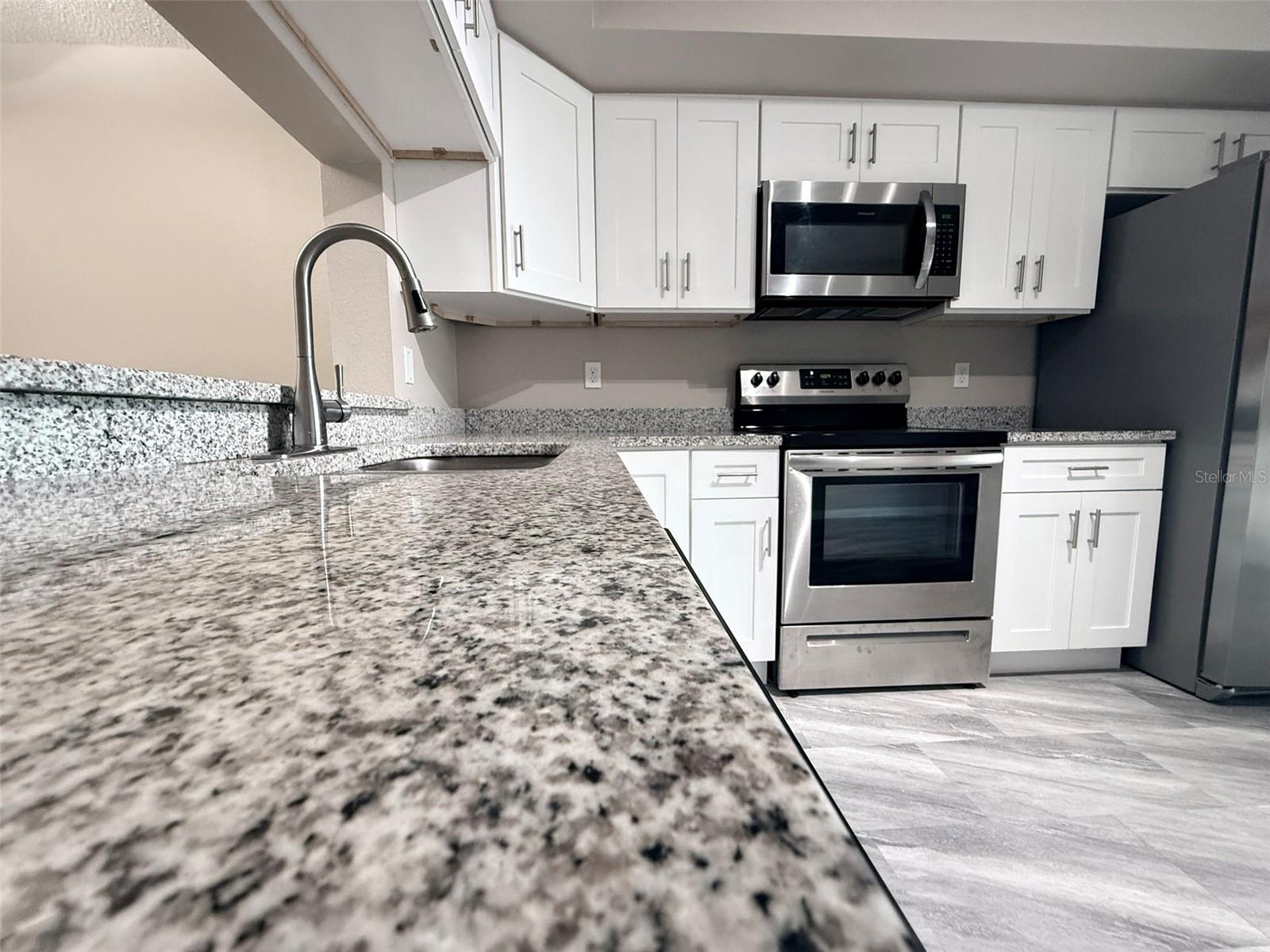 WATERSIDE CONDO III - Residential