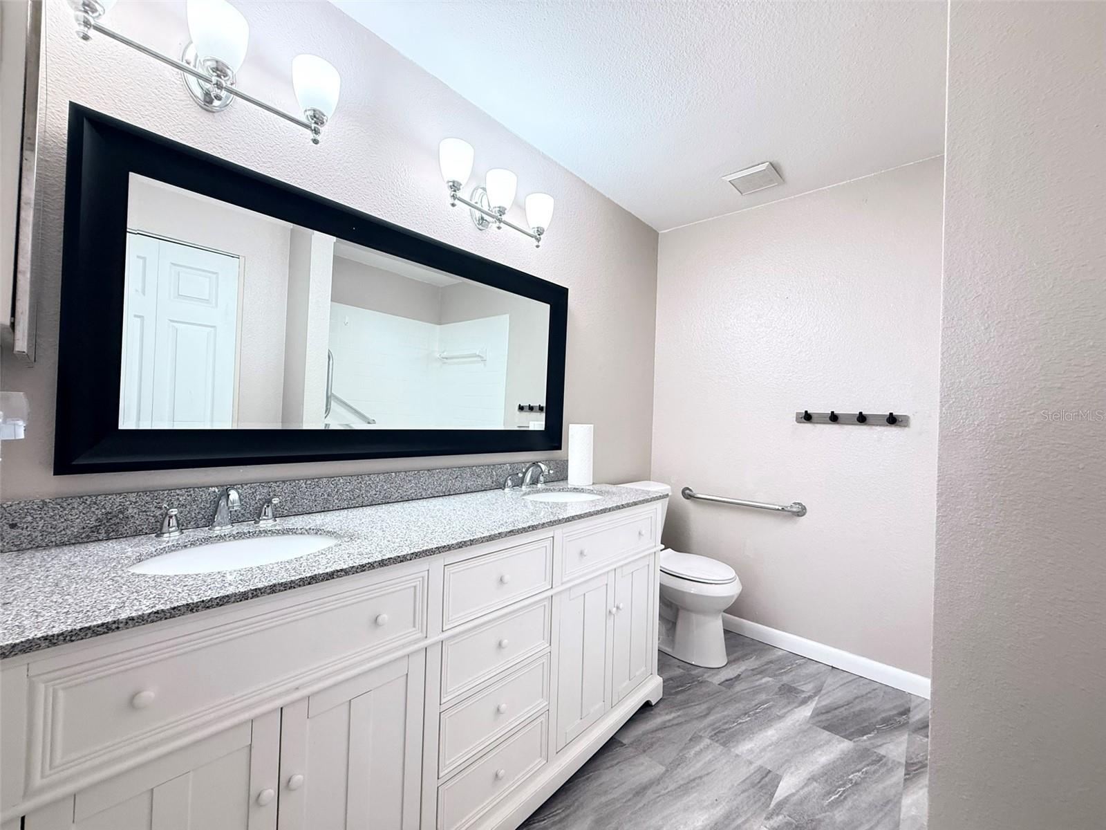 WATERSIDE CONDO III - Residential