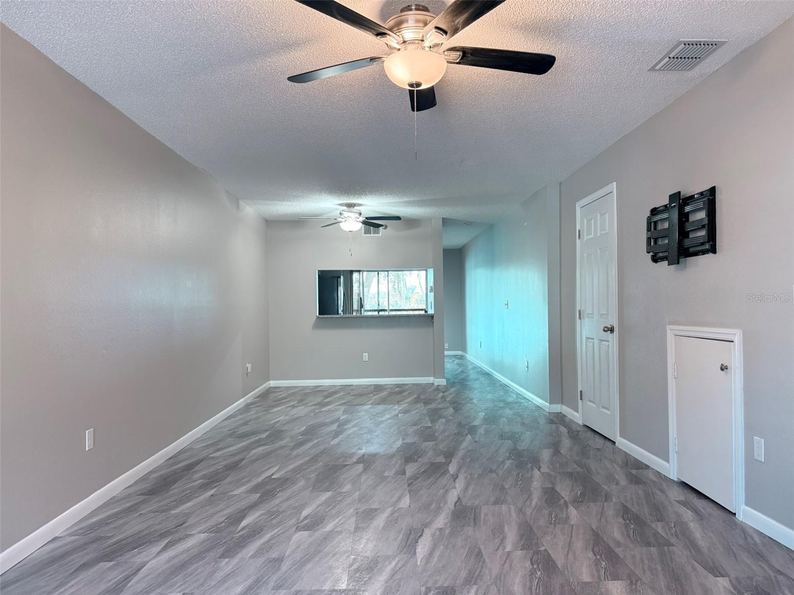 WATERSIDE CONDO III - Residential