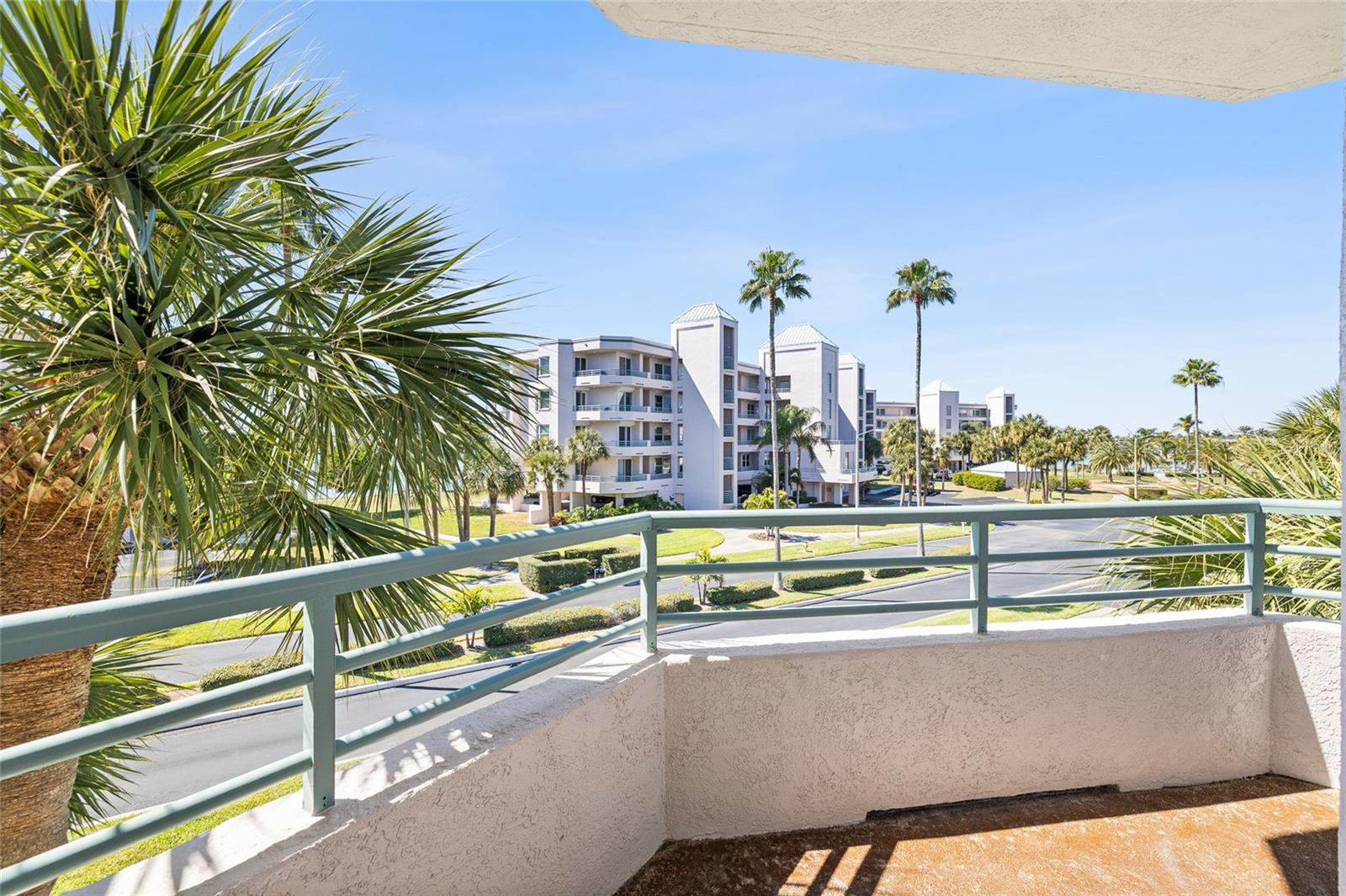 CORAL POINTE - Residential