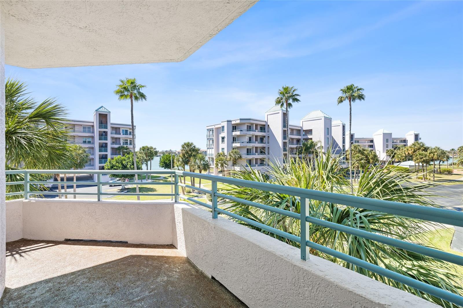 CORAL POINTE - Residential