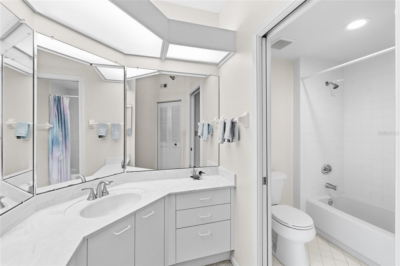 CORAL POINTE - Residential