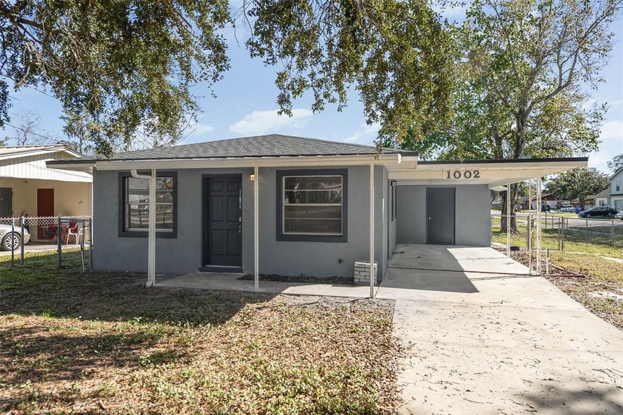 Beautifully remodeled home in the heart of Tavares! This property features modern updates throughout and includes a converted space that has been turned into a beautiful income-producing studio with its private entrance for more privacy — perfect for guests, in-laws, or rental opportunities. The layout can easily be converted back to add an extra bedroom, making it ideal for larger families. Excellent opportunity for investors or those looking to live in one unit and rent the other. Conveniently located near downtown Tavares, shopping, dining, and more. 
Don’t miss the opportunity to own an affordable home in one of the best areas of Tavares! give me a call before its gone!!