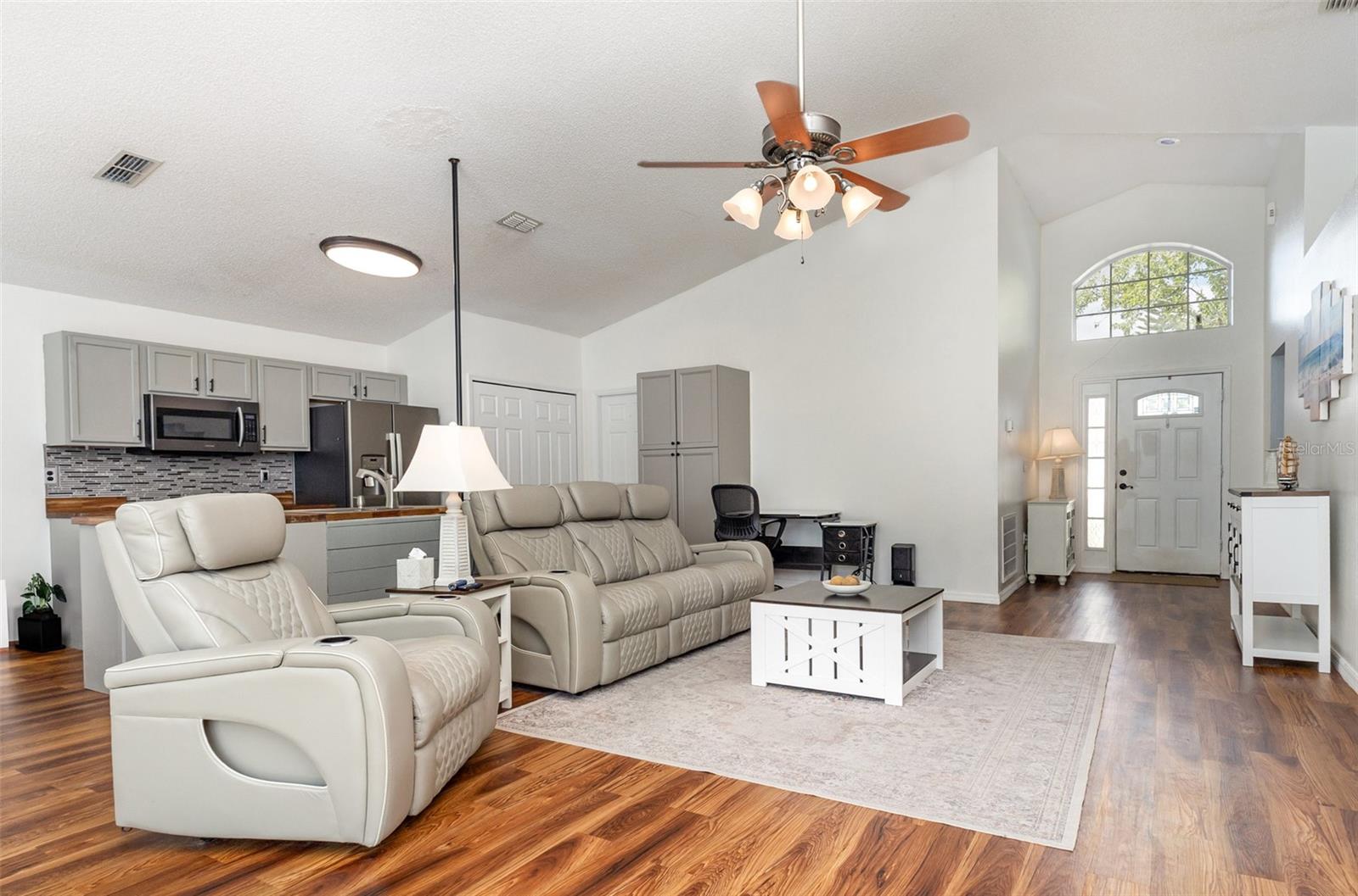 844 CASTERTON CIRCLE