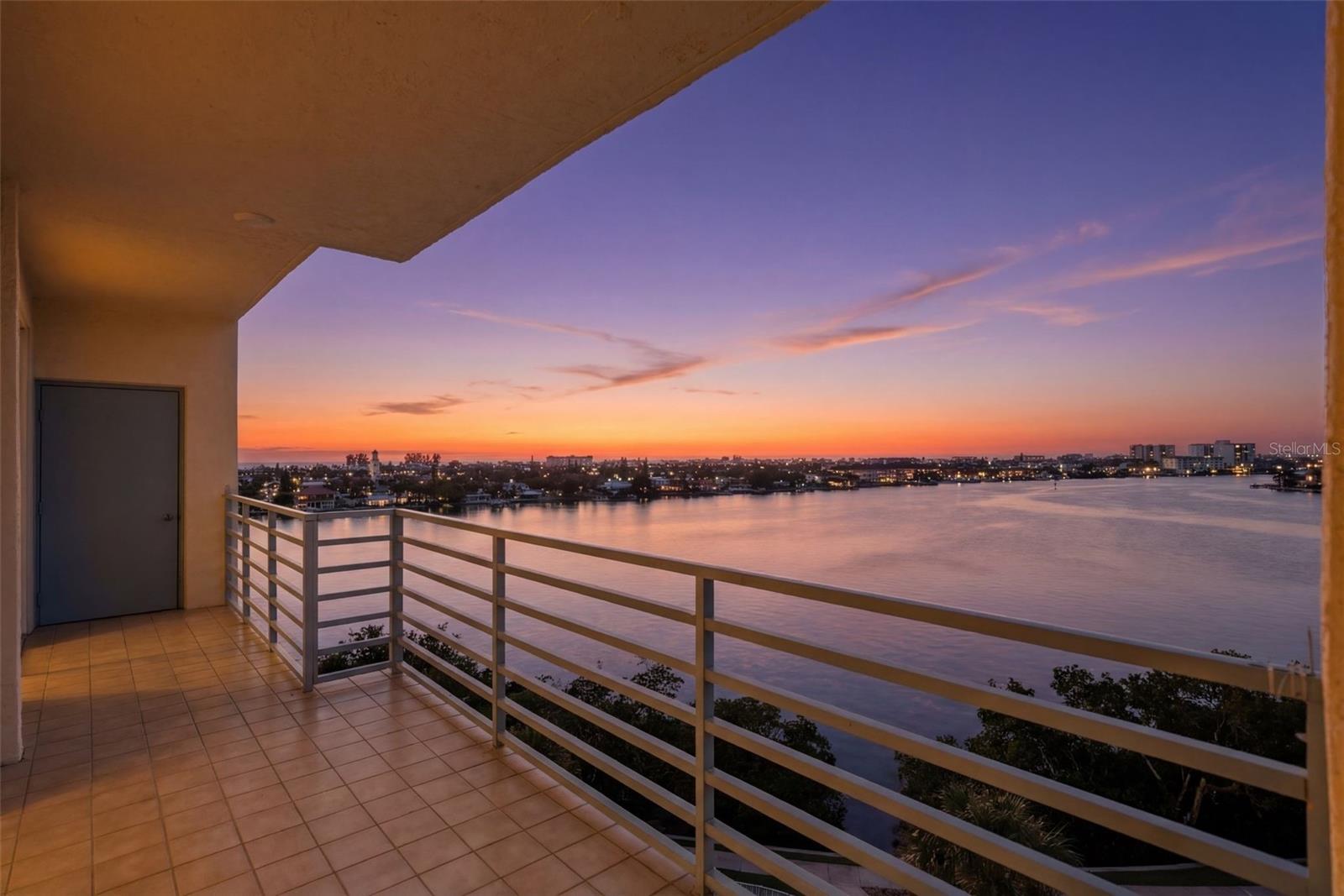 HARBOURSIDE CONDO - Residential