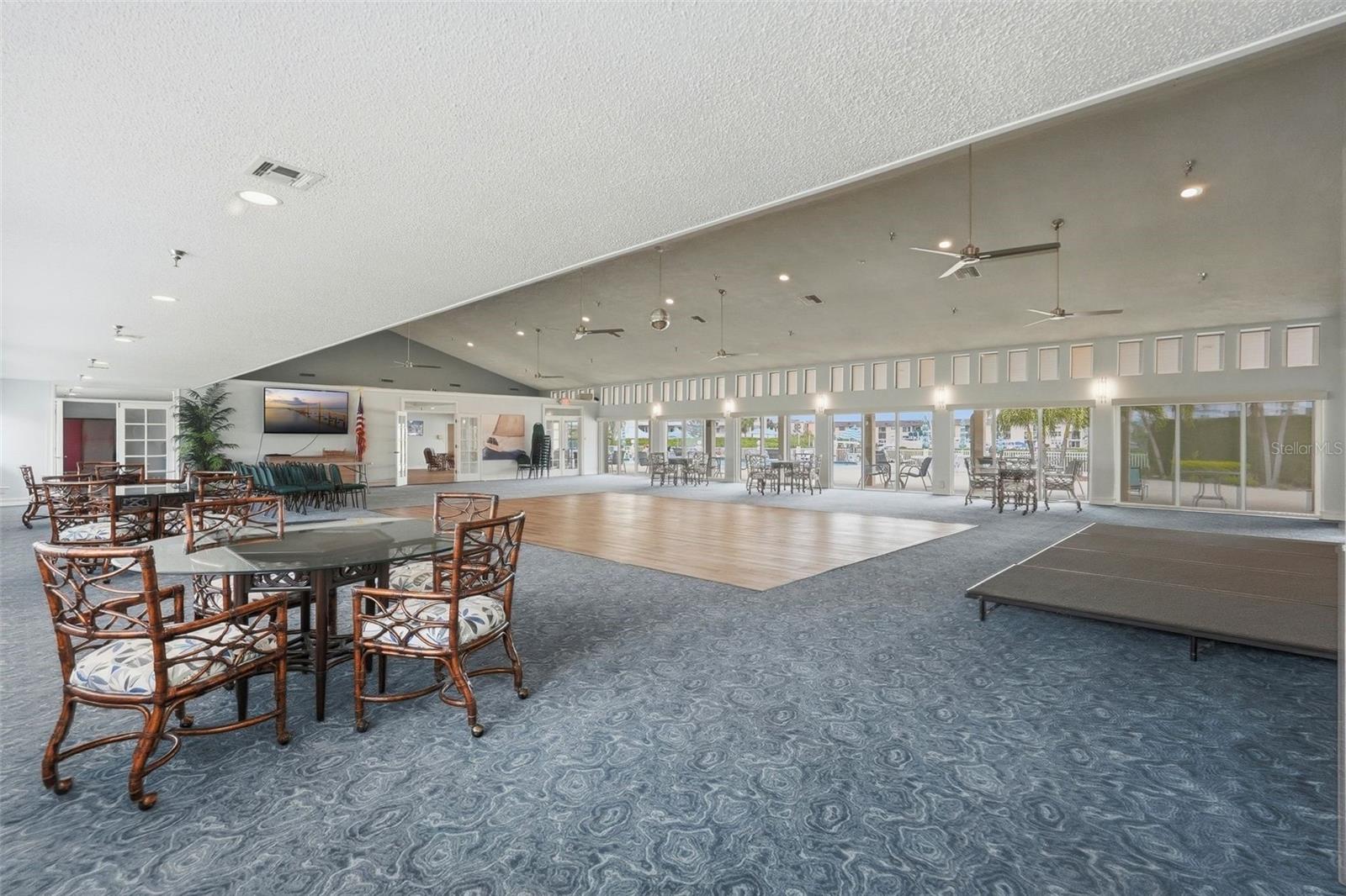 HARBOURSIDE CONDO - Residential