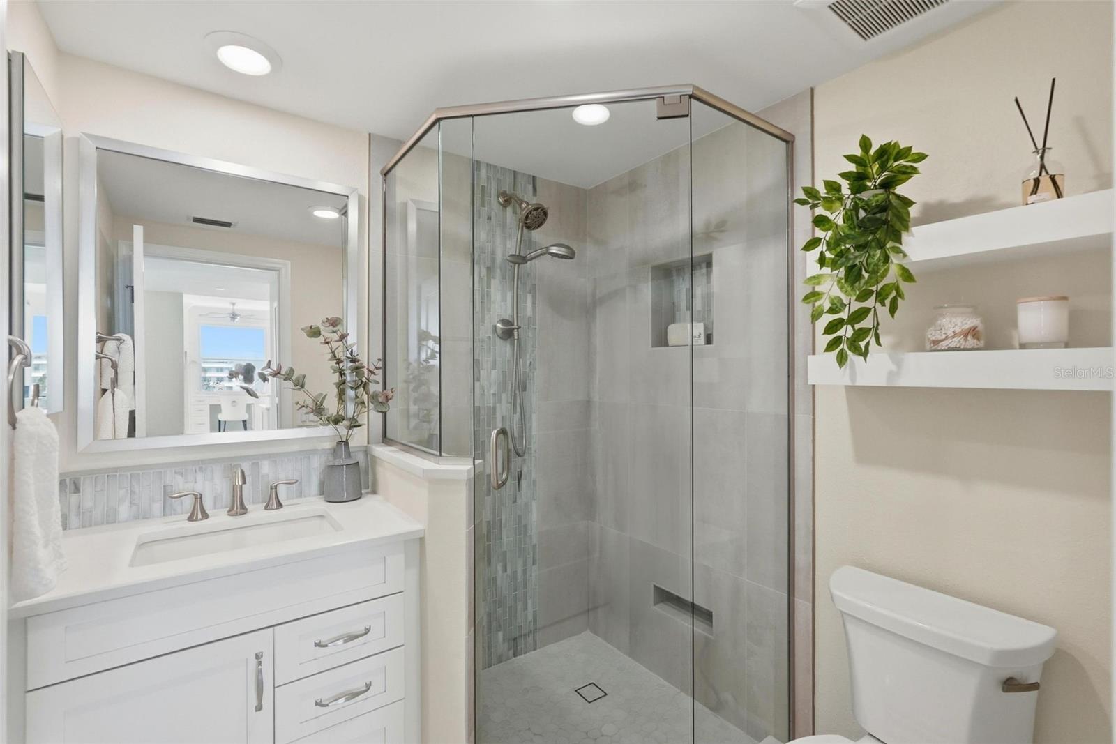 HARBOURSIDE CONDO - Residential