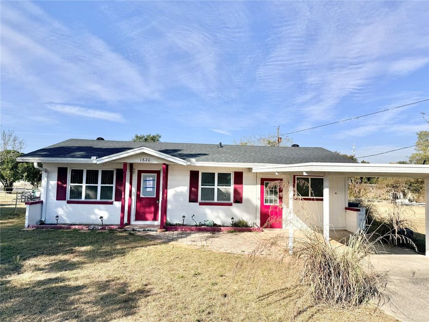 Investor Special – Great Location, Tons of Potential! New roof installed 2/12/26

This solid 2- bedroom, 1-bath block home is the perfect investment opportunity. Featuring an inside laundry room, city water and sewer, and no HOA, it offers flexibility for rental income or a profitable flip. Could easily be converted to a 3/2 with a little vision!

The property sits on a fully fenced backyard, complete with a cozy screened porch and two large storage sheds one of the sheds has a full bathroom in it perfect for a man cave or workshop.  Located close to shopping, dining, and major conveniences, it’s a prime spot for long-term value.

The home is in need of repairs and updates, but with some TLC, it can shine again. Whether you’re looking for your next rental property or a fixer-upper to flip, this one checks all the boxes.

Block construction
No HOA
City utilities
Great location – close to everything

Don’t miss this chance to turn potential into profit. Schedule a showing today!