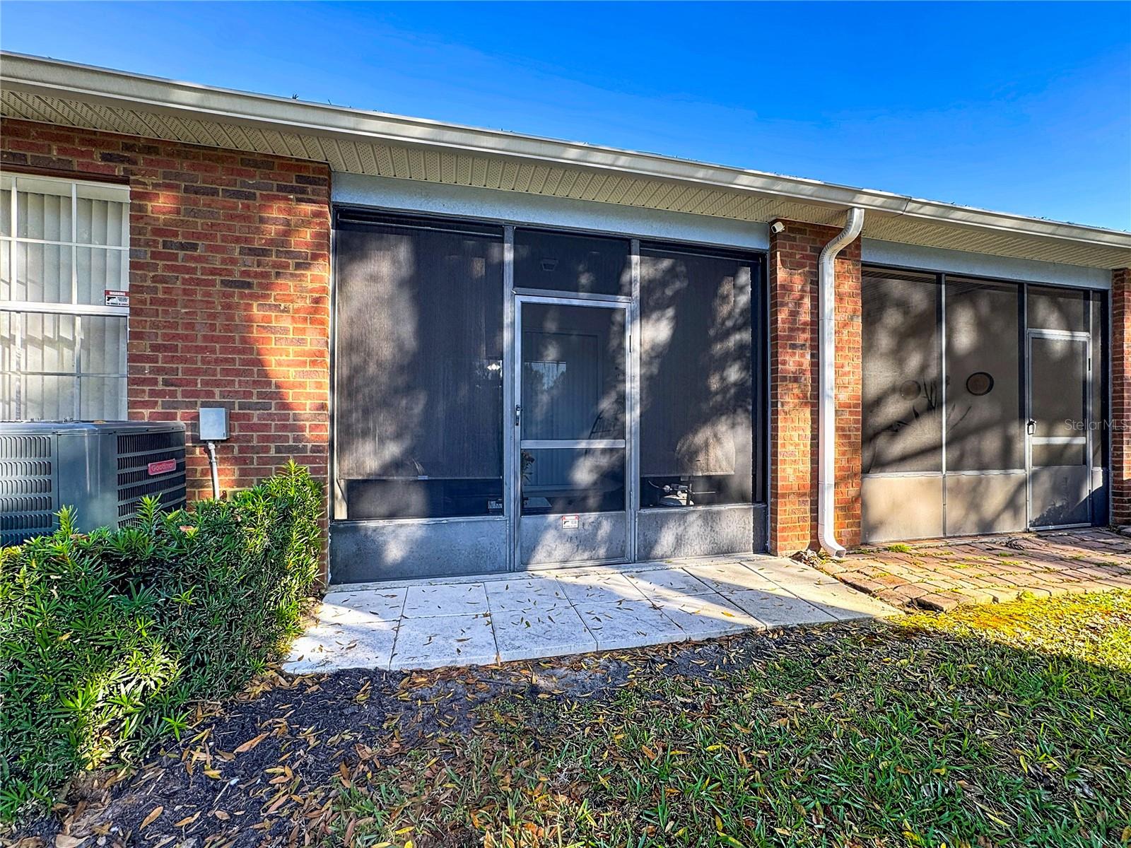 TOWN CENTER VILLAS - Residential