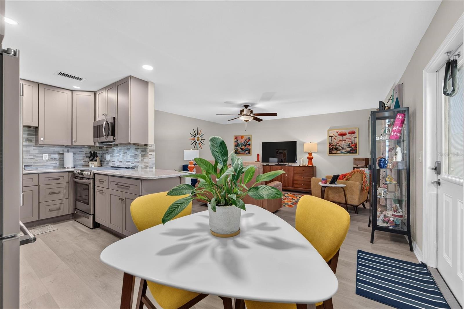 102 CAMBRIDGE TRAIL 220, SUN CITY CENTER, FL, 33573 1 102 CAMBRIDGE TRAIL 220