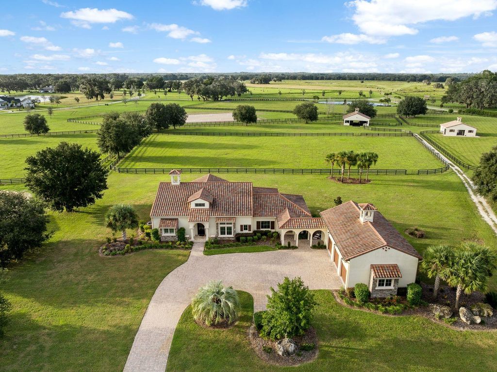 Photo of 12394 SW 140th Loop, Dunnellon, FL 34432 (MLS # OM711299)