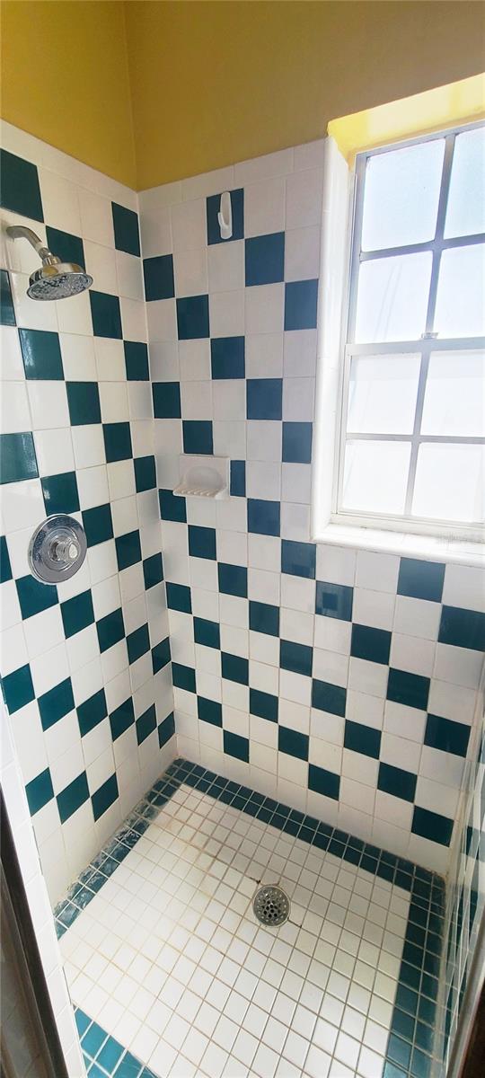 HAMNERS MARJORY B & W E FLO - Residential