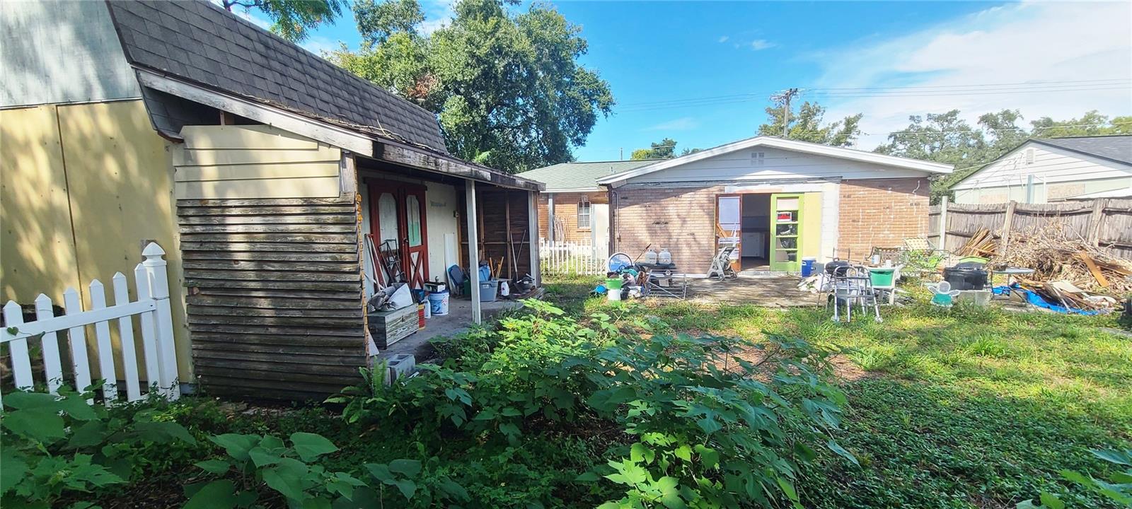 210 W LINEBAUGH AVENUE