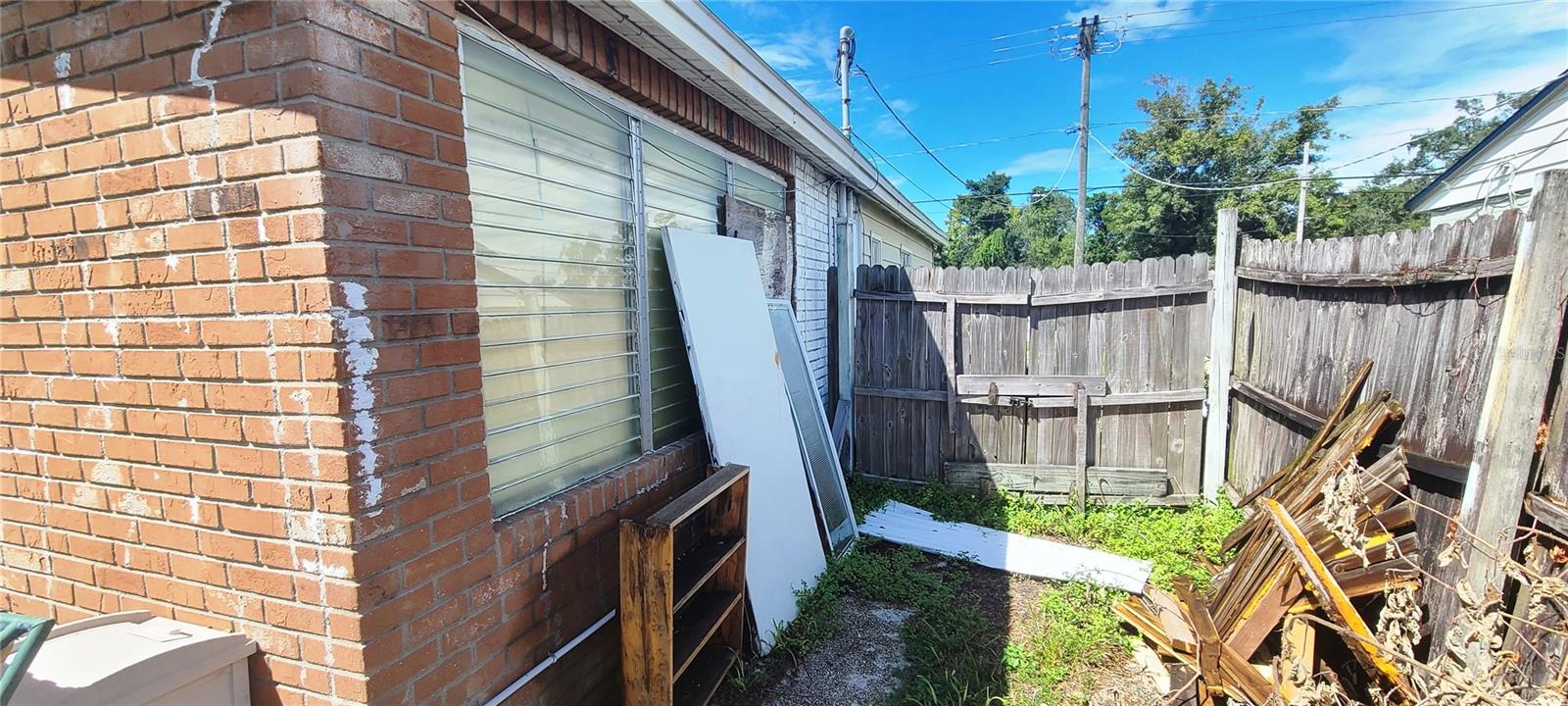 210 W LINEBAUGH AVENUE