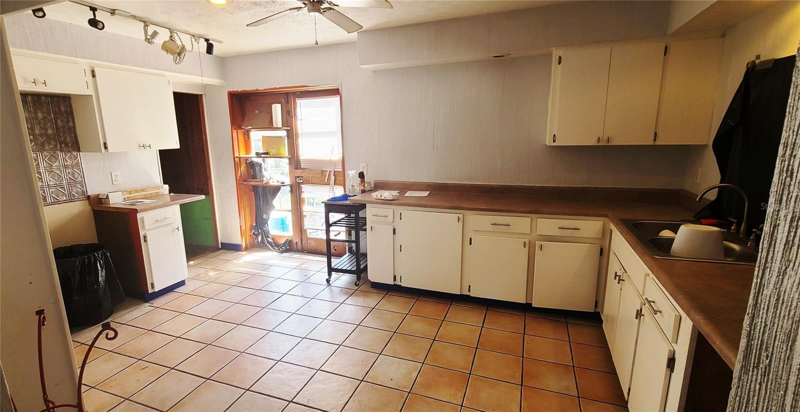 HAMNERS MARJORY B & W E FLO - Residential