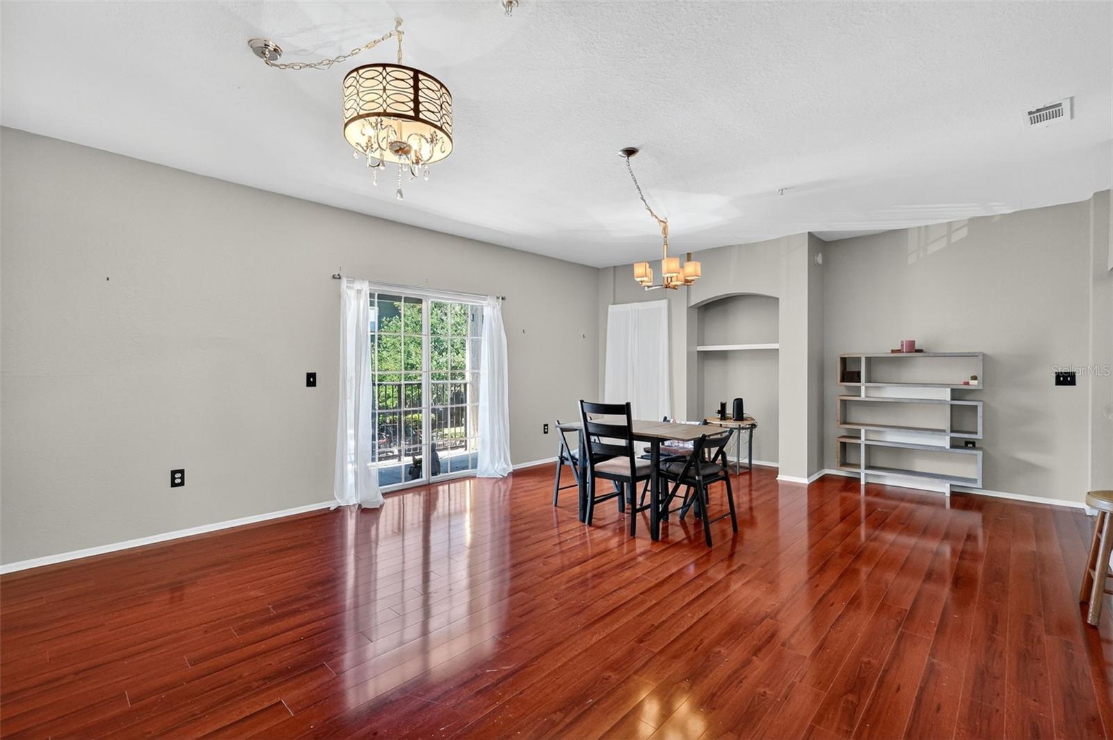 NOTTING HILL A CONDO - Residential