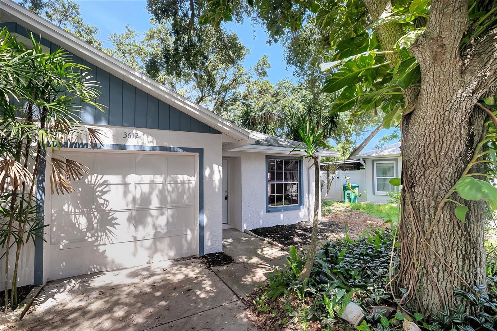 *** SOLID BLOCK 3 BED 1 BATH HOME *** FLOOD ZONE X *** ADORABLE PALM HARBOR VILLA WITH MANY RECENT UPDATES INCLUDING FRESH PAINT, NEW FLOORING, NEW KITCHEN WITH APPLIANCE PACKAGE *** VAULTED CEILINGS WITH BREAKFAST NOOK *** WELL SHADED BACK YARD THAT'S FULLY FENCED *** COME CHECK THIS OUT TODAY !!!