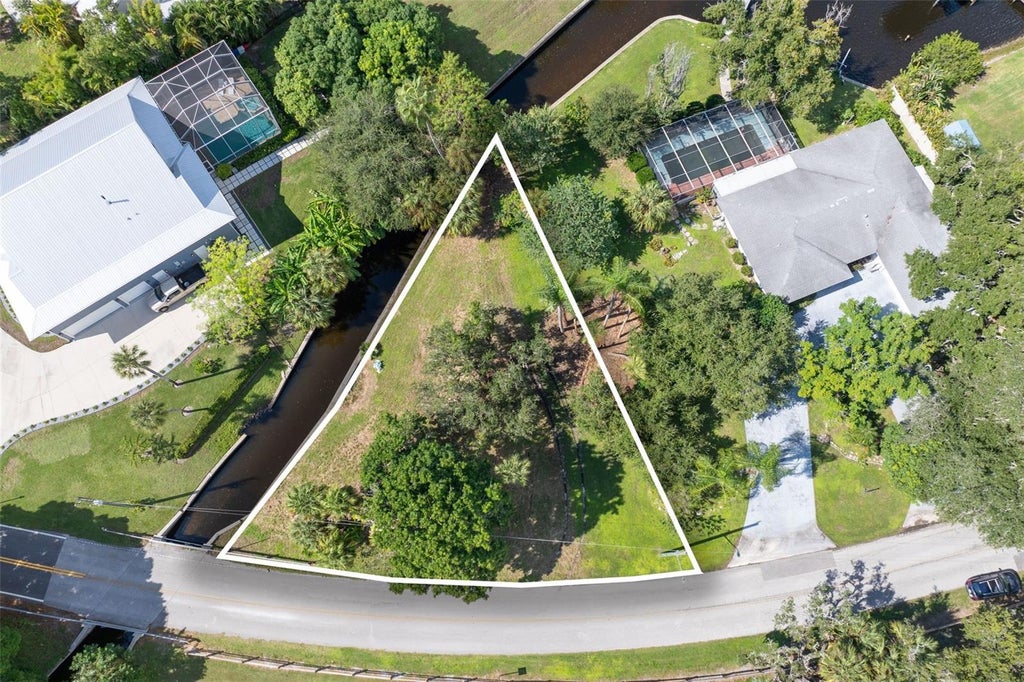Photo of 423 Magellan Drive, Sarasota, FL 34243 (MLS # A4710564)