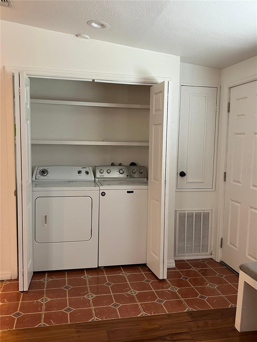 COUNTRYSIDE - Residential