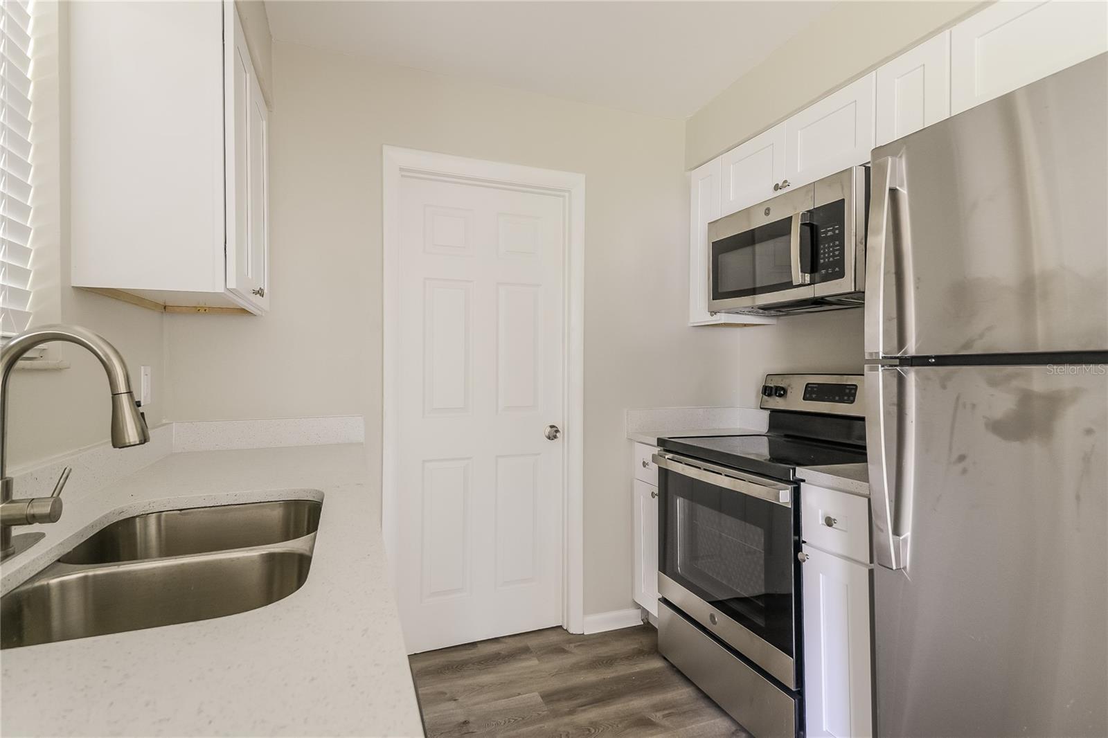 SUNNY LAKES ESTATES - Residential Lease