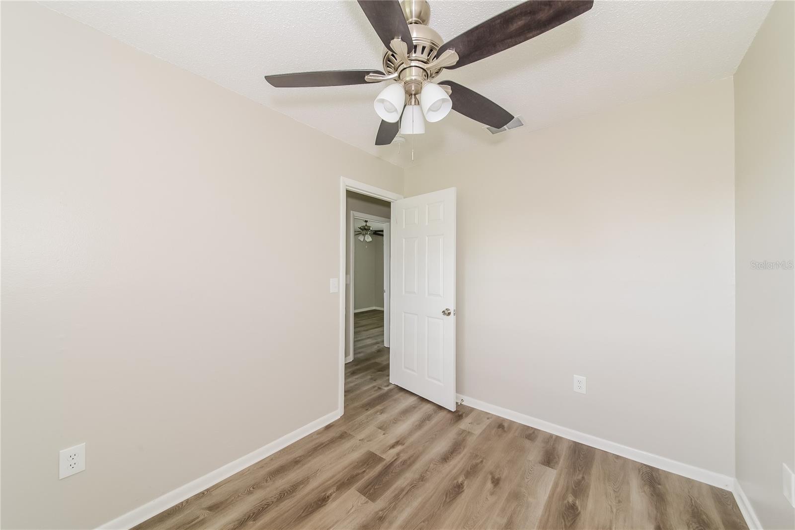 SUNNY LAKES ESTATES - Residential Lease