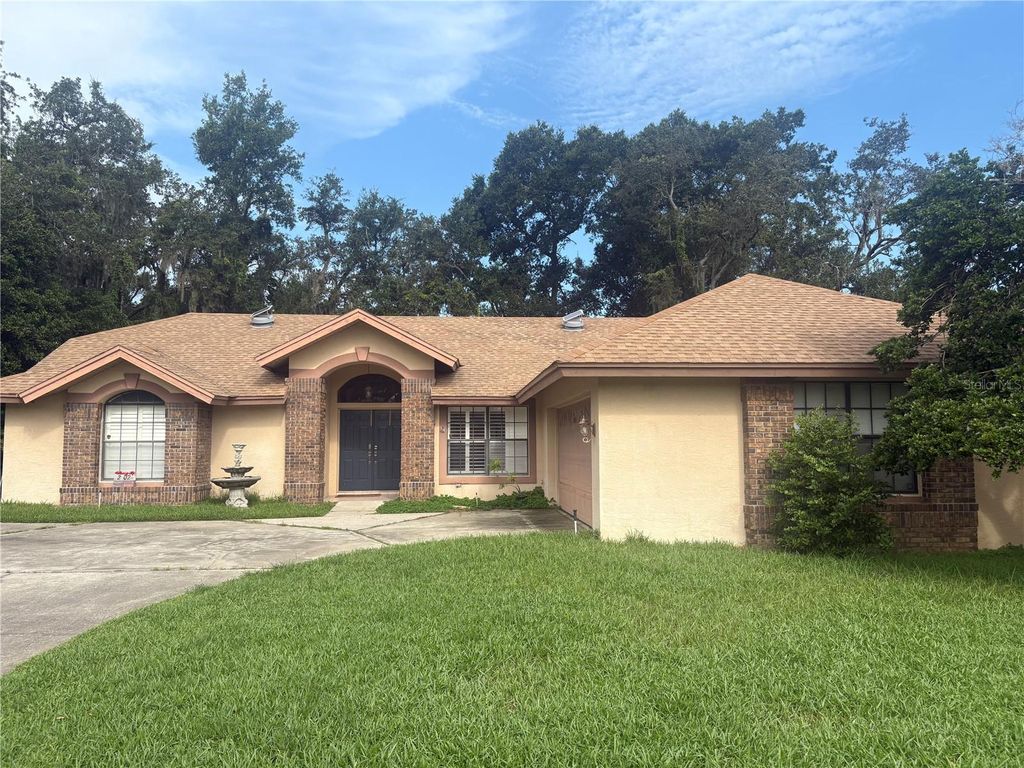 Photo of 2102 Laindale Place, Valrico, FL 33596 (MLS # TB8423757)