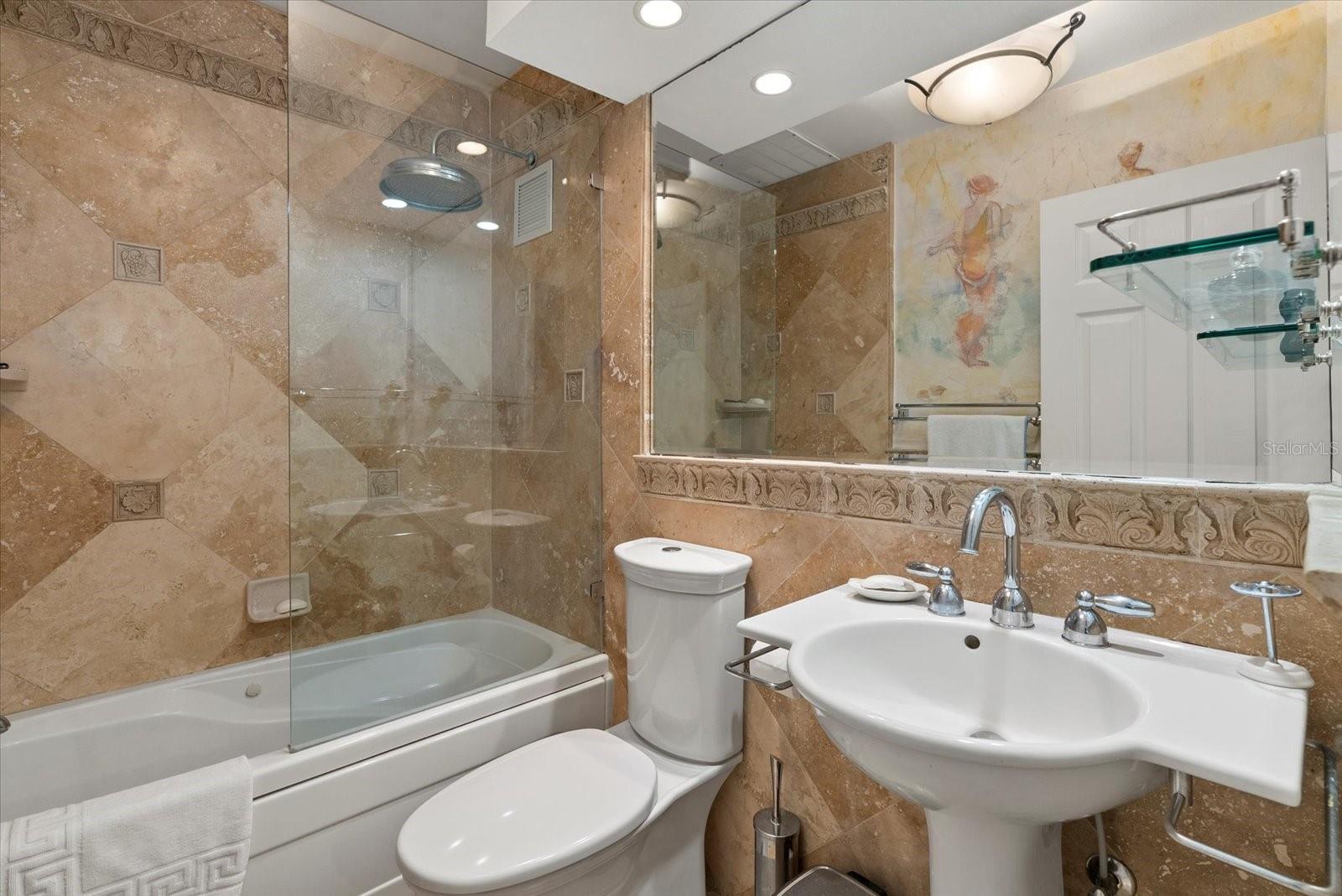 PRIVATEER SOUTH - Residential Lease