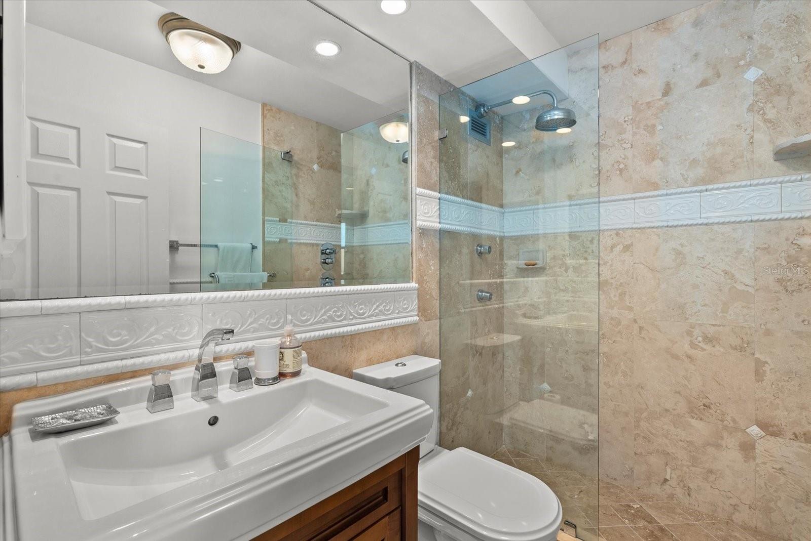 PRIVATEER SOUTH - Residential Lease