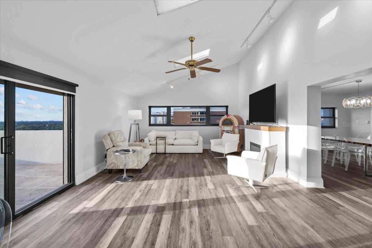 PINNACLE APTS A CONDO - Residential
