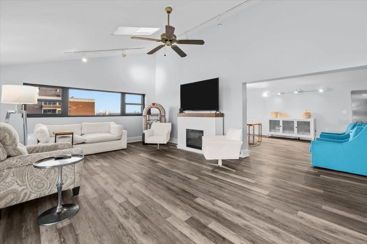 PINNACLE APTS A CONDO - Residential