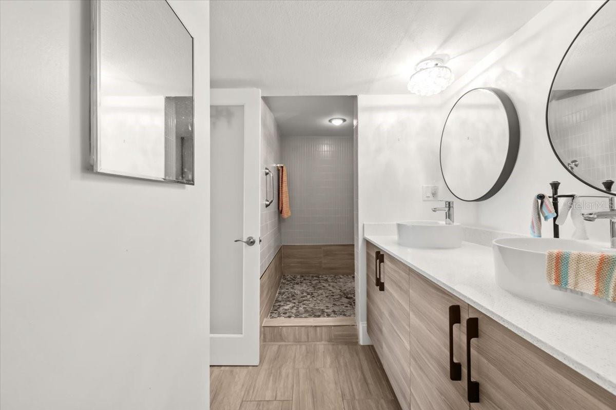 PINNACLE APTS A CONDO - Residential