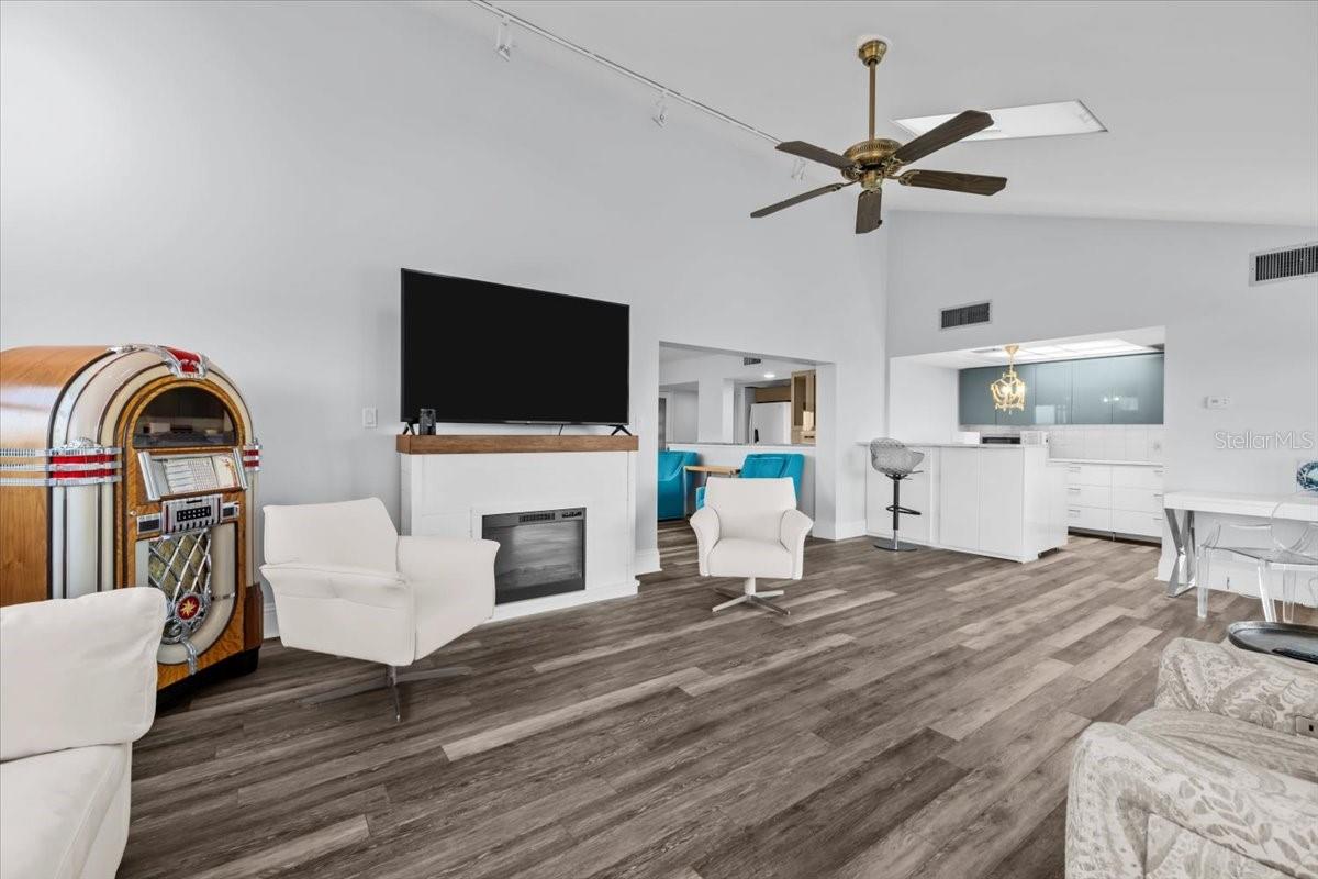 PINNACLE APTS A CONDO - Residential