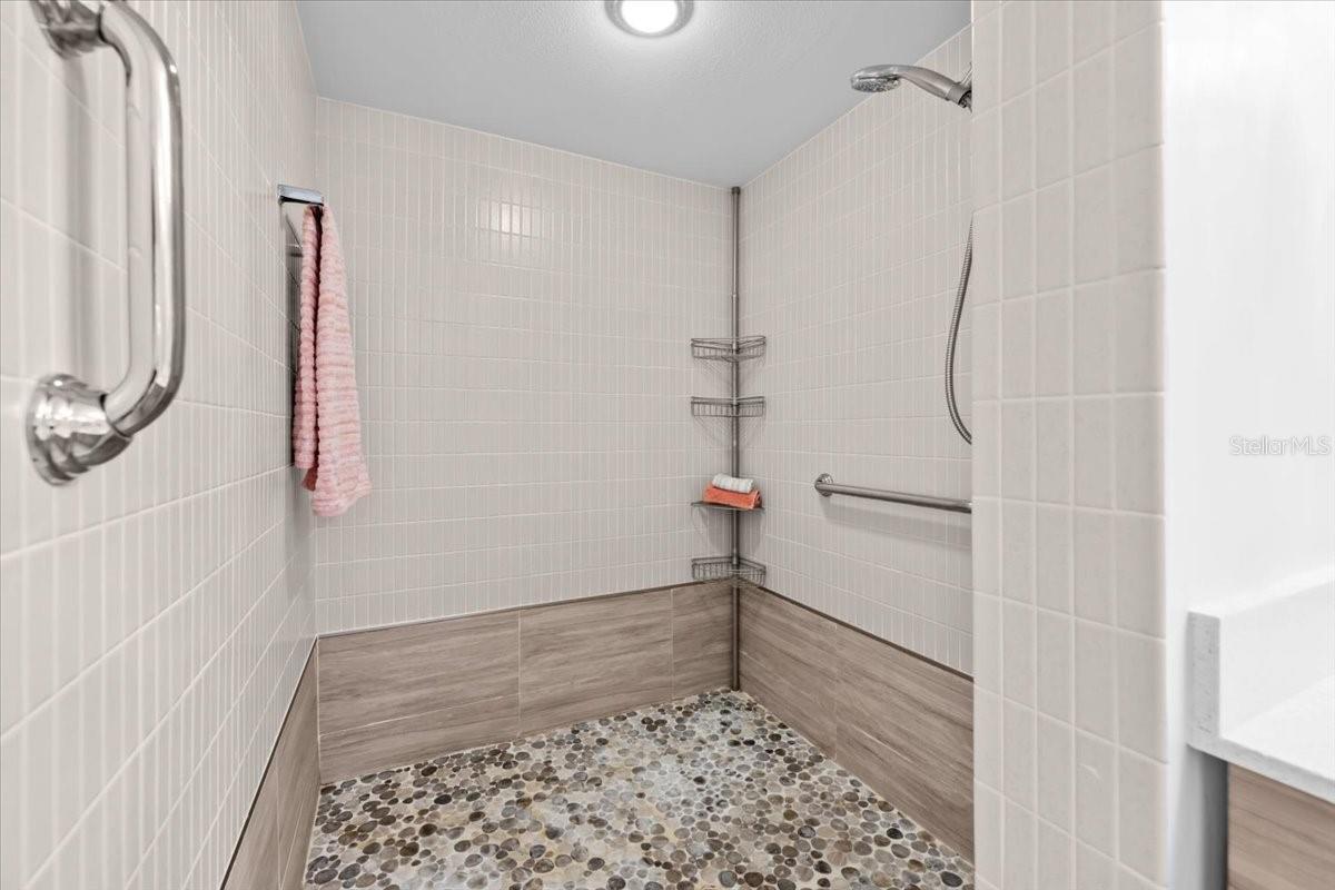 PINNACLE APTS A CONDO - Residential