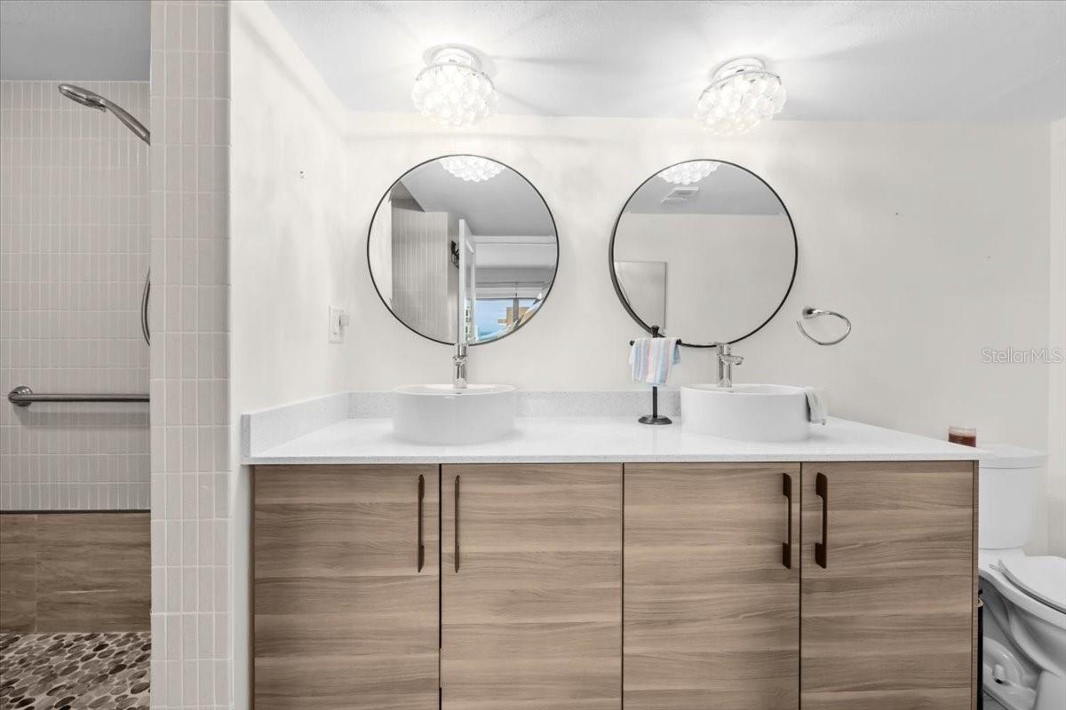 PINNACLE APTS A CONDO - Residential
