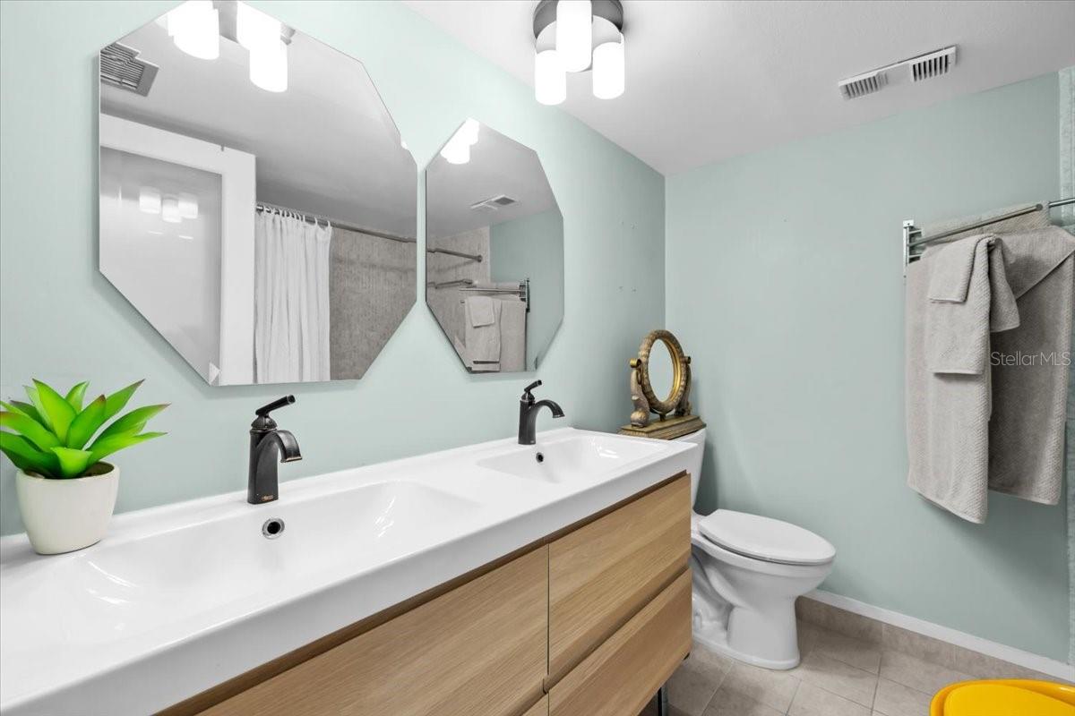 PINNACLE APTS A CONDO - Residential