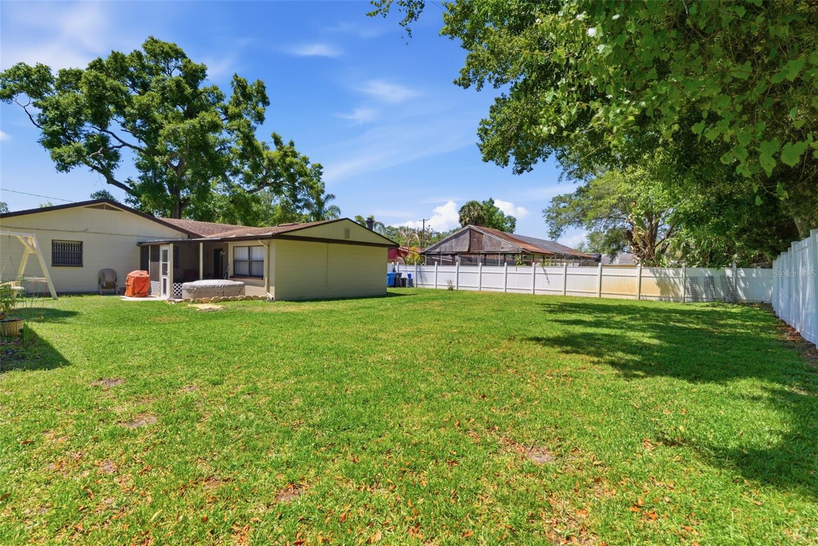 LAKESIDE TERRACE - Residential