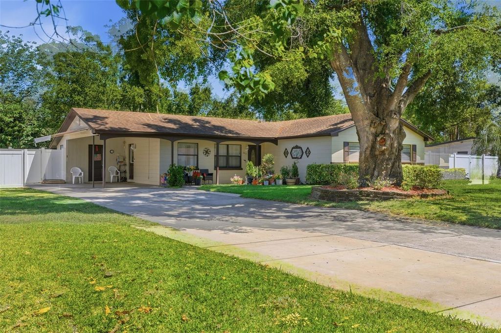 Photo of 2521 Krueger Lane, Tampa, FL 33618 (MLS # TB8499132)