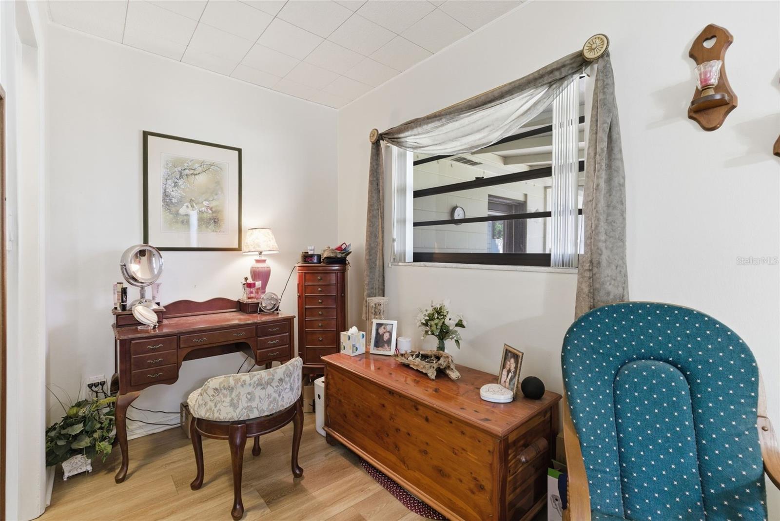 LAKESIDE TERRACE - Residential