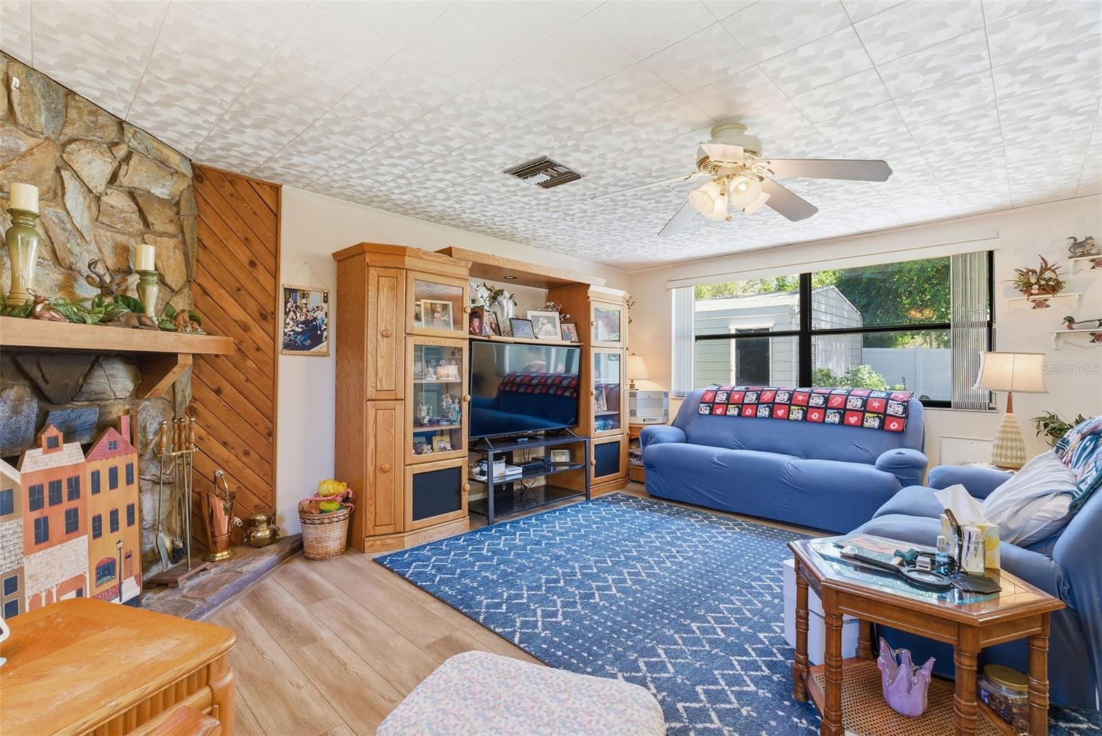 LAKESIDE TERRACE - Residential