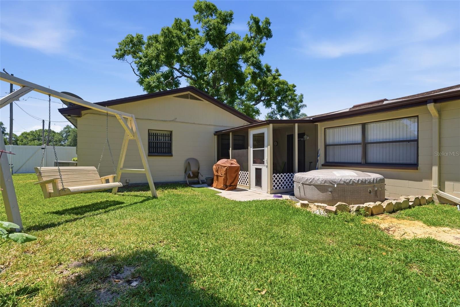 LAKESIDE TERRACE - Residential