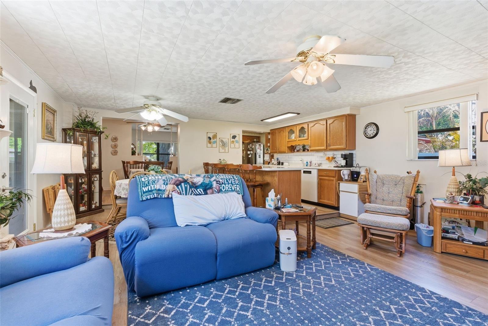 LAKESIDE TERRACE - Residential