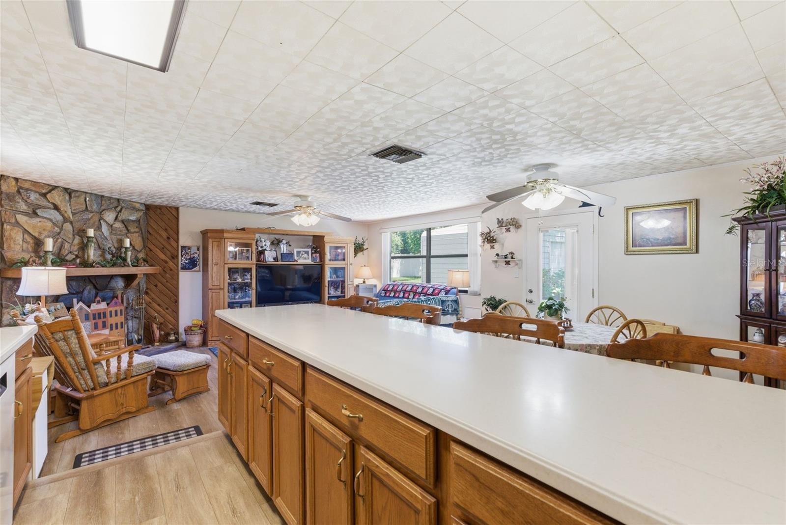 LAKESIDE TERRACE - Residential