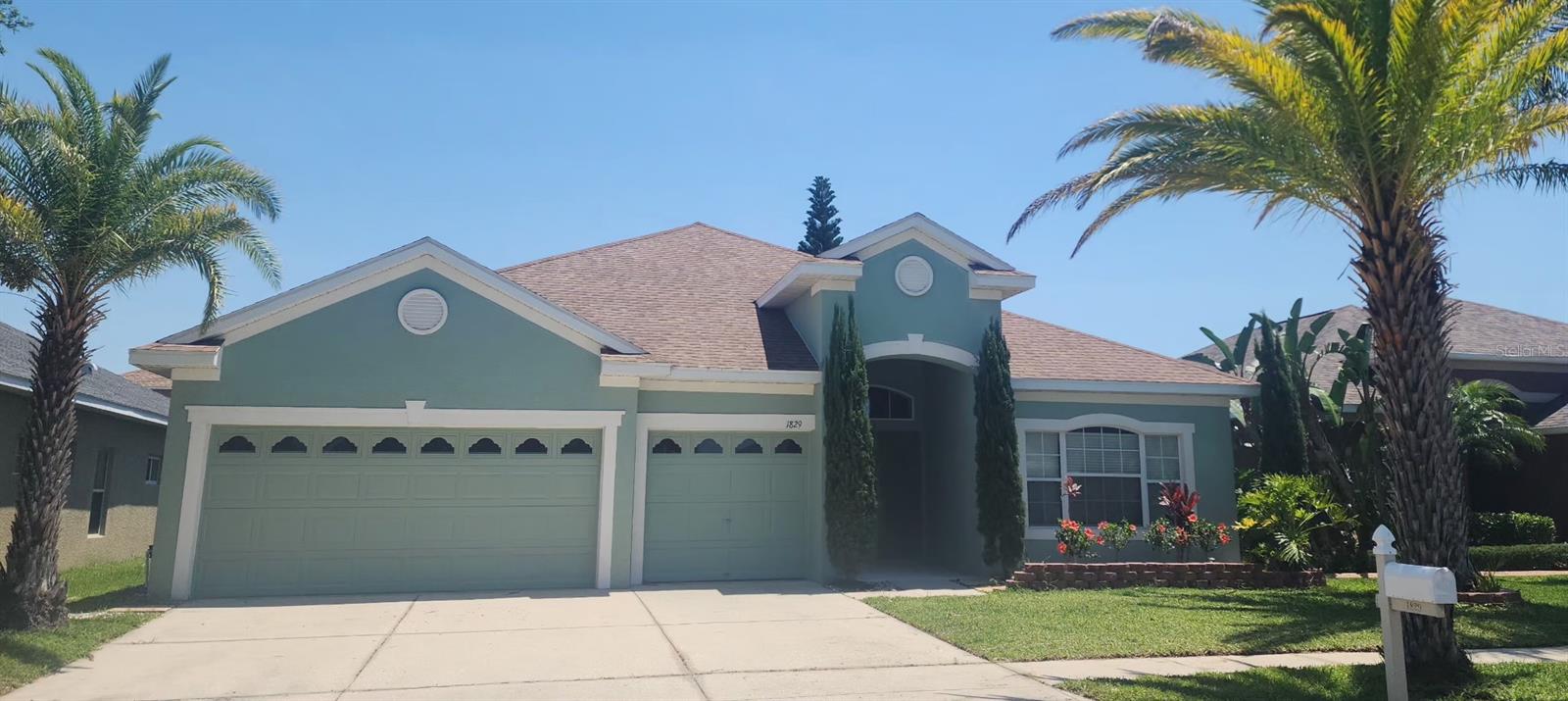 1829 MIRA LAGO CIRCLE