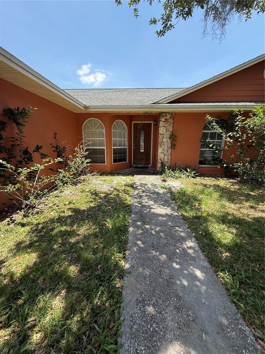 925 DERBYSHIRE DRIVE