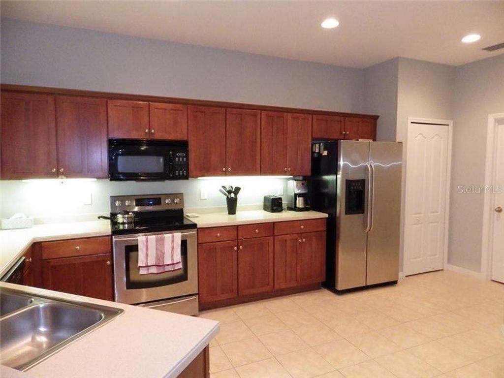 SEVEN OAKS PARCEL S-8A - Residential Lease