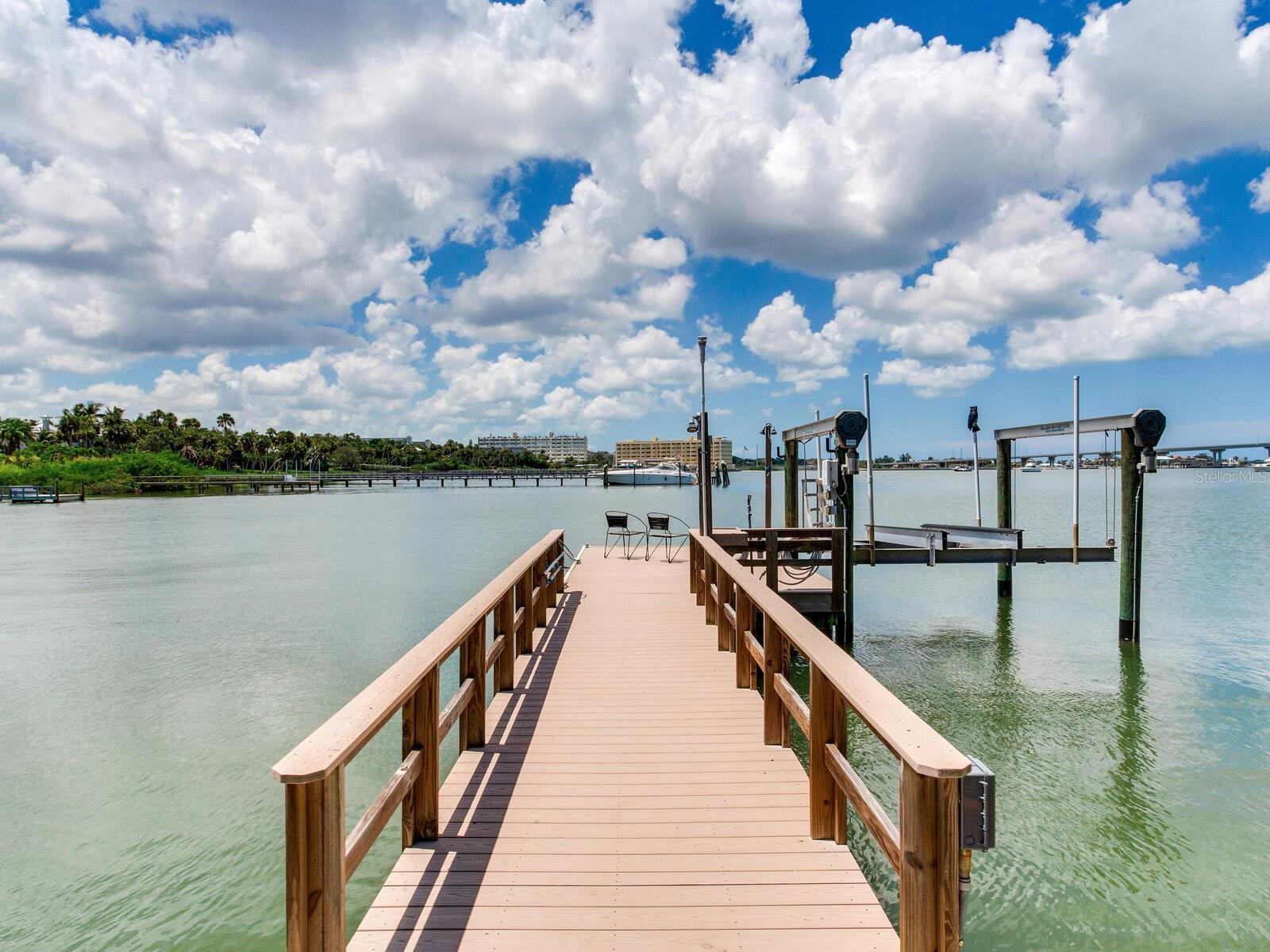 SUNSET BAY - Residential
